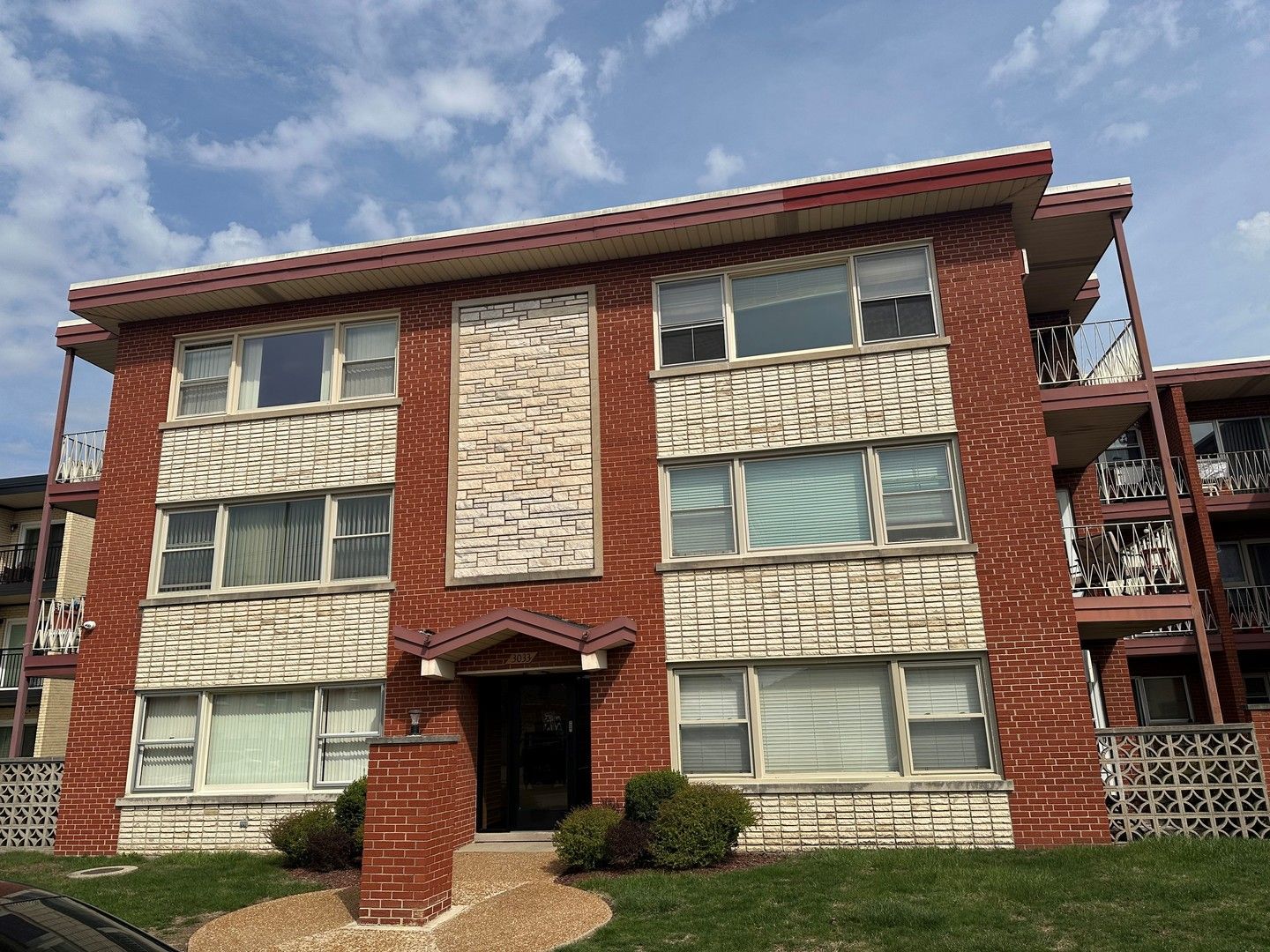 3033 Paris Avenue #303 — River Grove, IL 60171