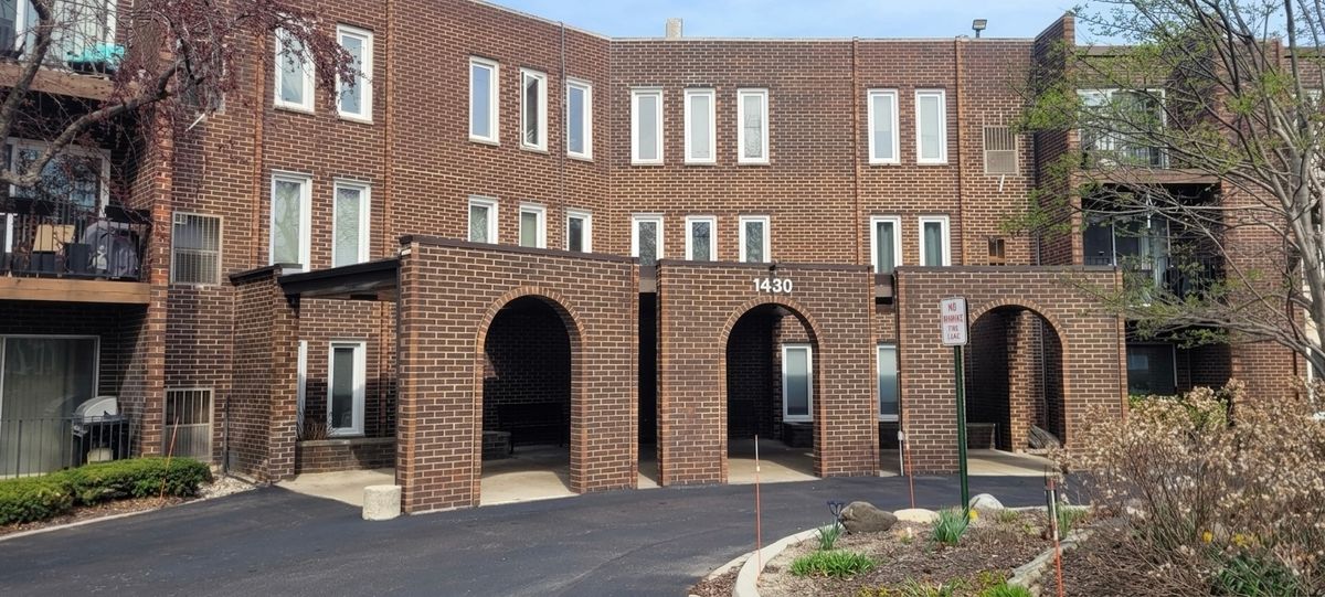 1430 Sandstone Drive, Wheeling, IL 60090