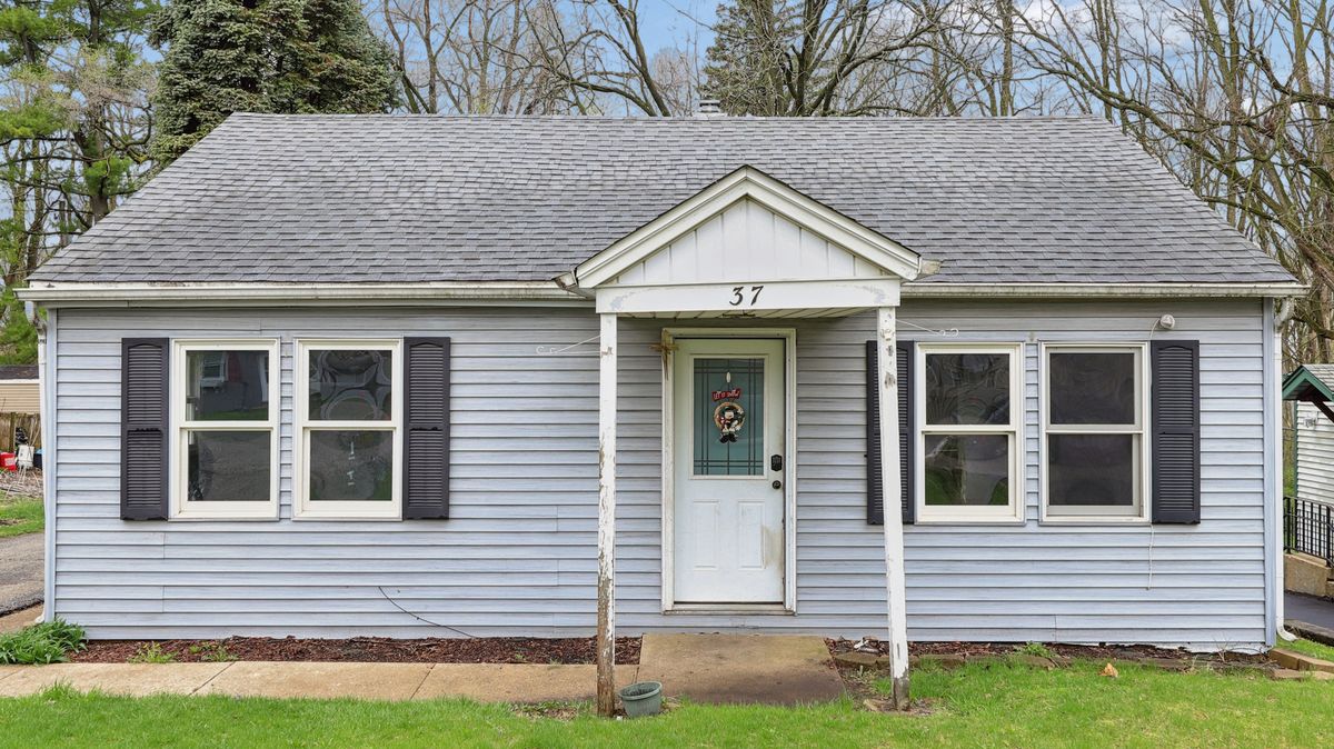 37 John Street, Crystal Lake, IL 60014