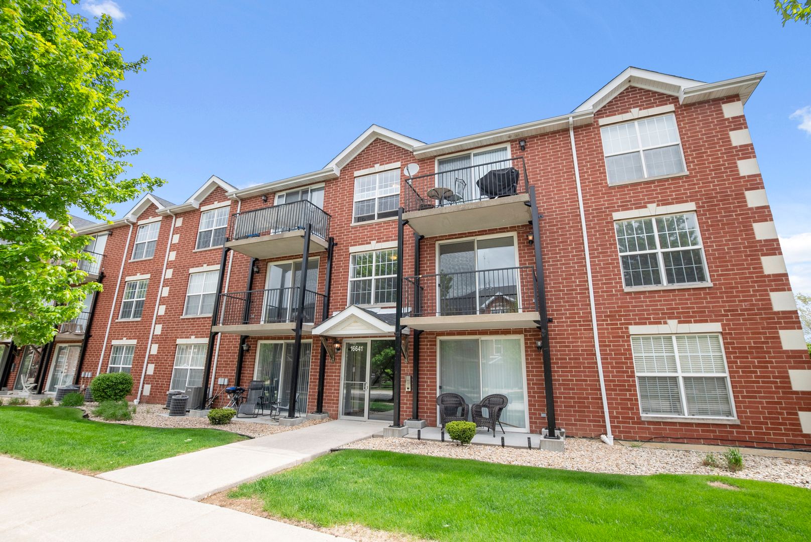 16641 S Liberty Circle #2S — Orland Park, IL 60467