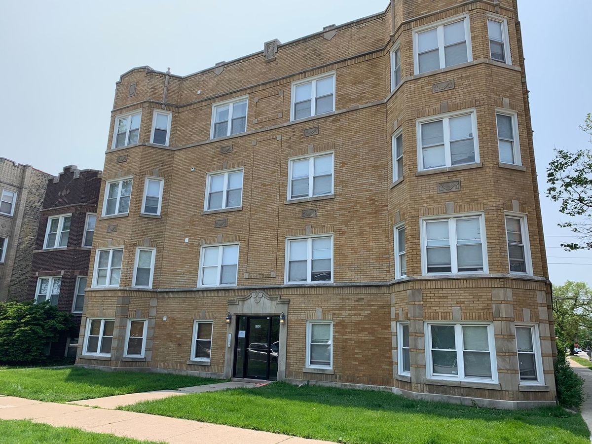 2303 Granville Avenue, Chicago, IL 60659