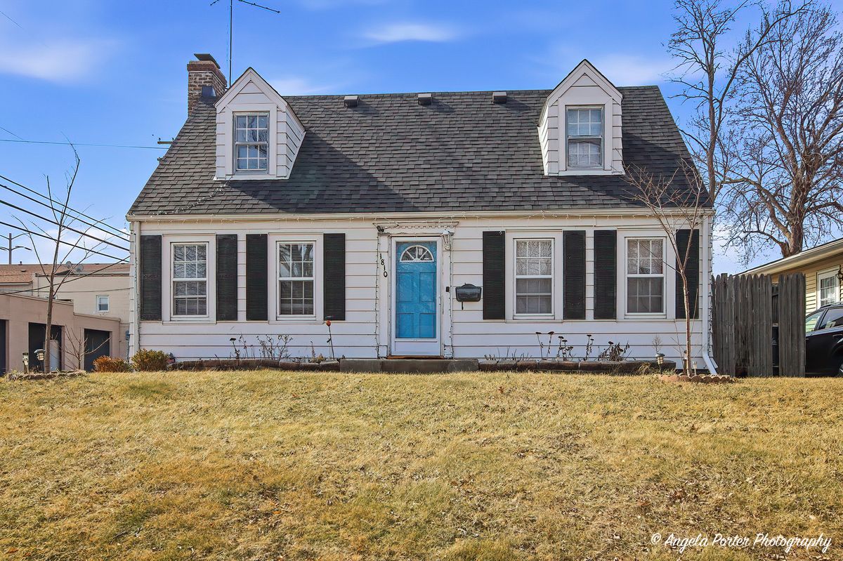 1810 Jackson Street, Waukegan, IL 60087