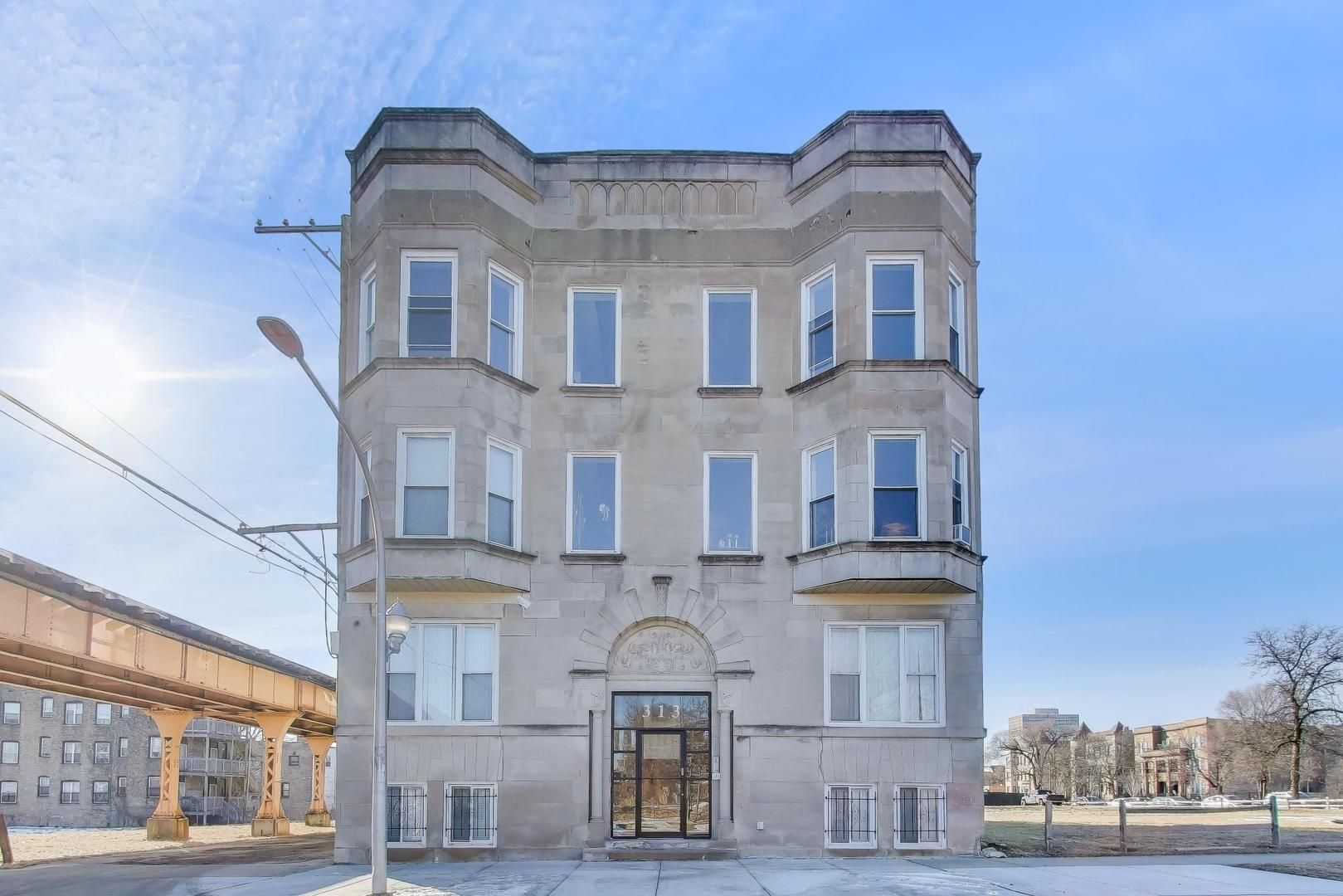 313 E 60th Street #1 — Chicago, IL 60637