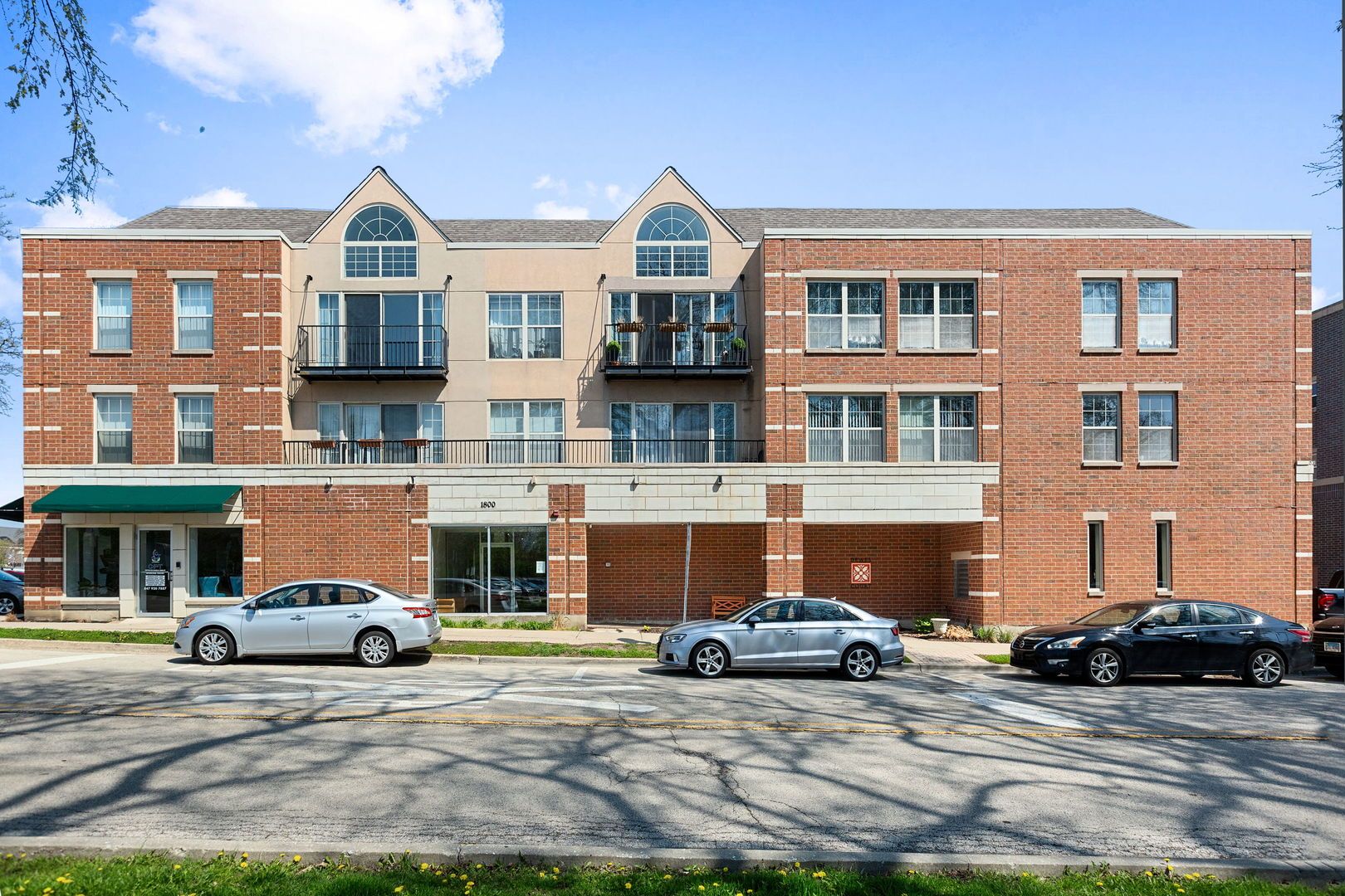 1800 Dewes Street #204 — Glenview, IL 60025