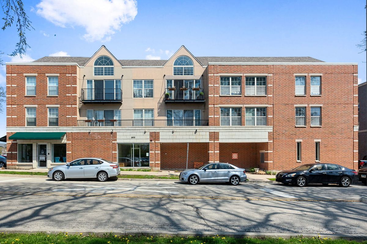 1800 Dewes Street, Glenview, IL 60025