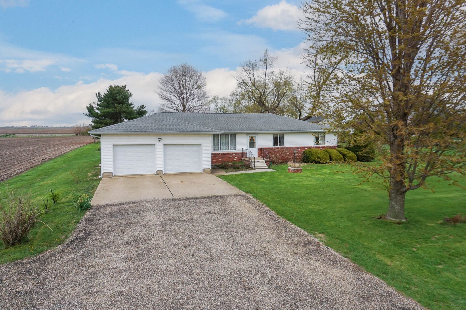 1109 W 4th Street — Delavan, IL 61734