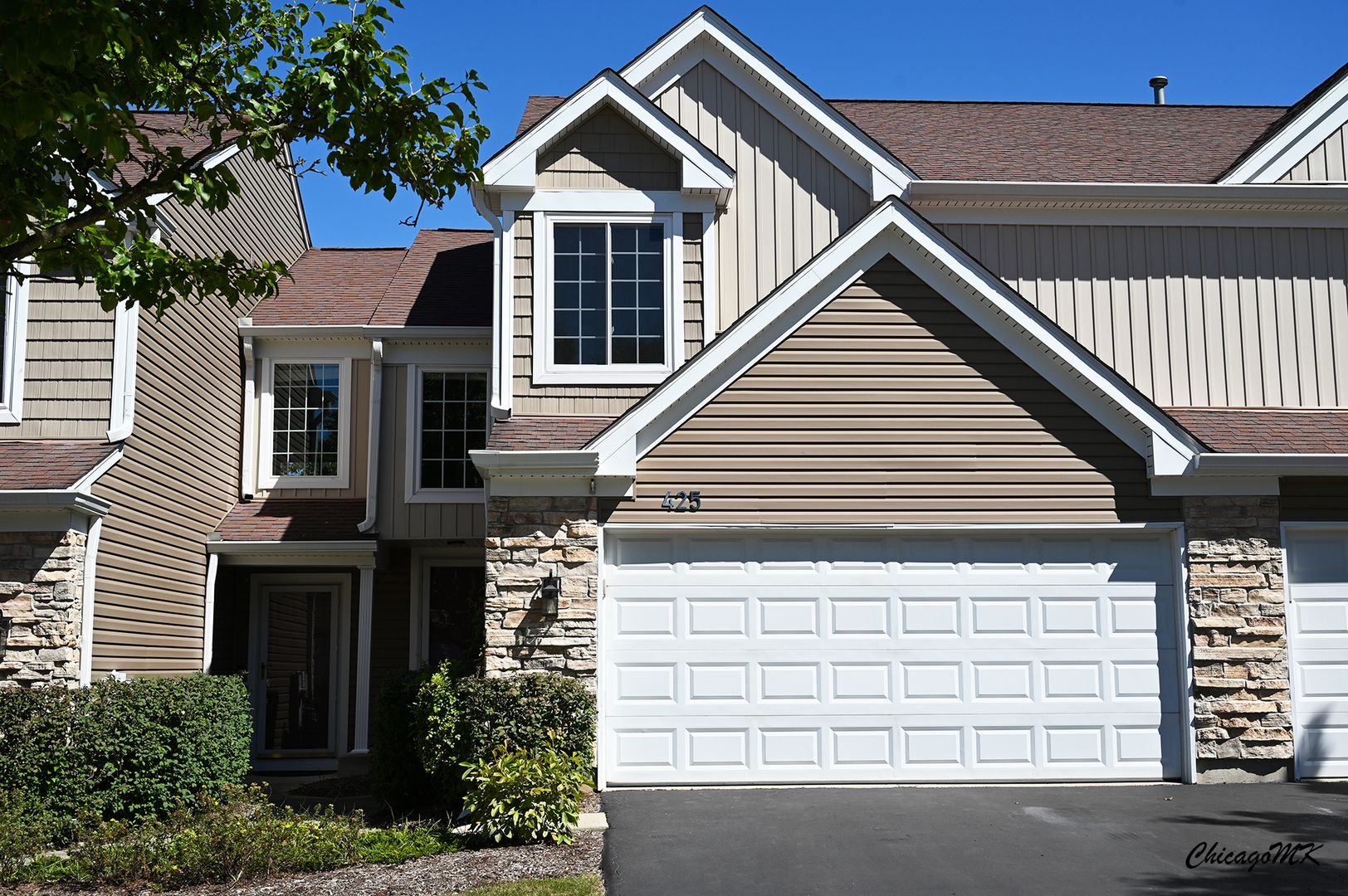 425 Locksley Drive — Streamwood, IL 60107