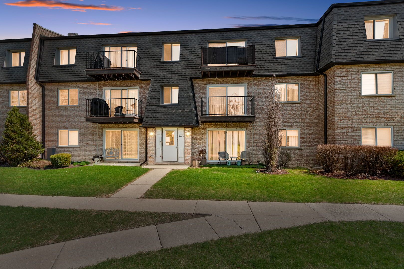9446 Bay Colony Drive #2S — Des Plaines, IL 60016