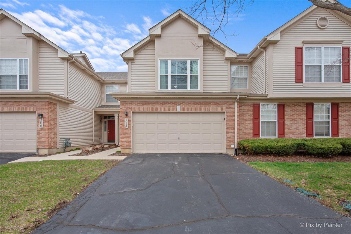 715 Riding Lane #715 — St. Charles, IL 60174