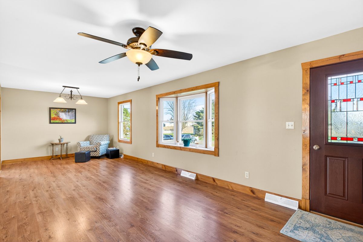 122 Park Avenue, Charlotte, IA 52731