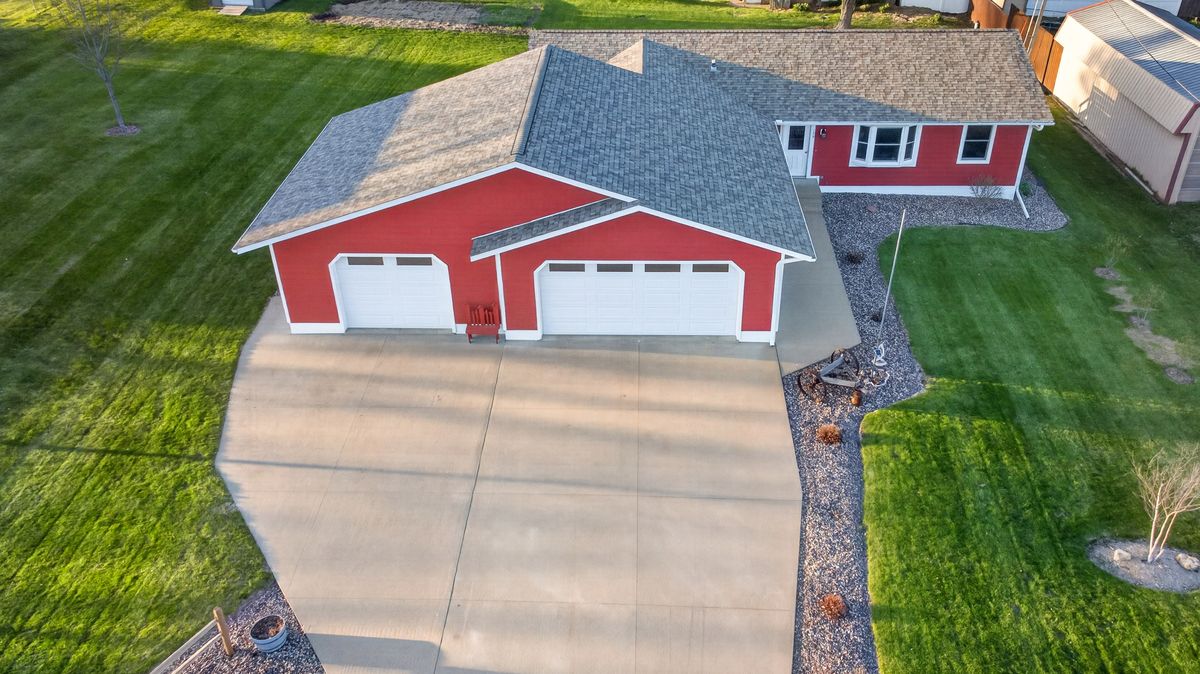 122 Park Avenue, Charlotte, IA 52731