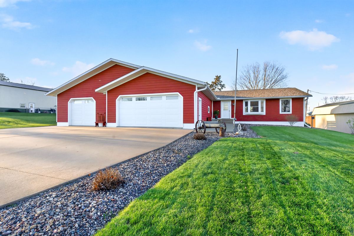 122 Park Avenue, Charlotte, IA 52731