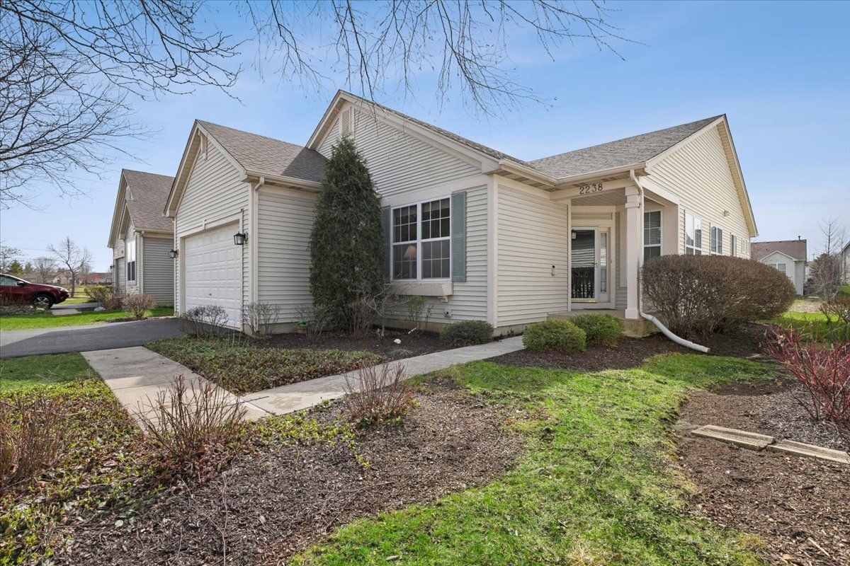 2238 Carillon Drive — Grayslake, IL 60030