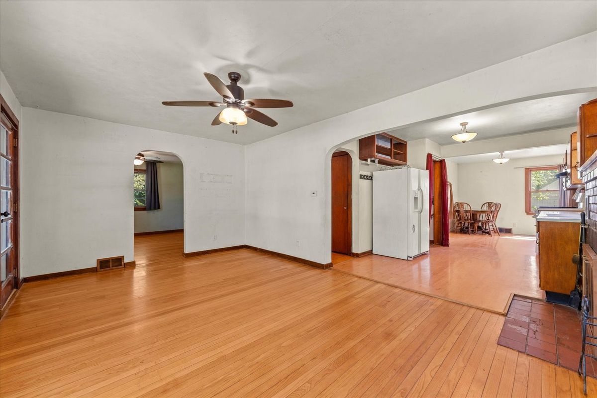501 N State Street, Bellflower, IL 62174