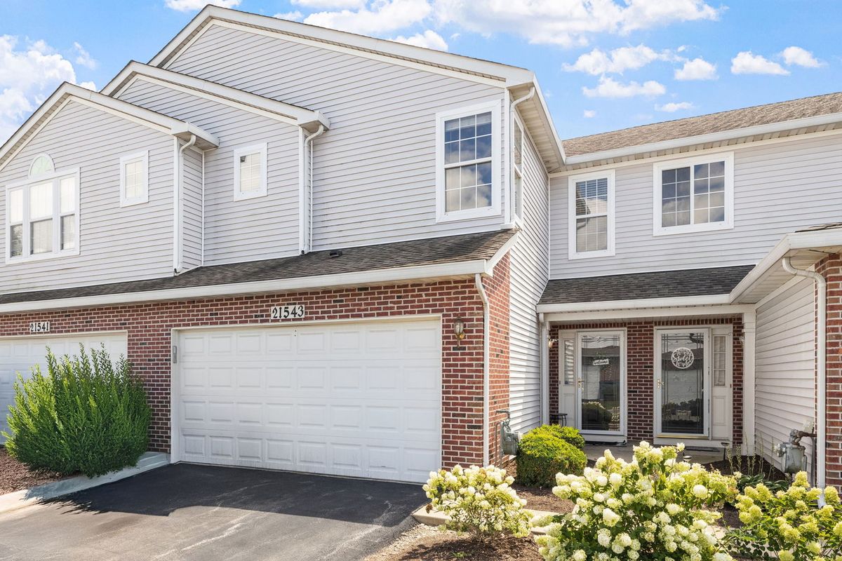 21543 EICH Drive, Crest Hill, IL 60403