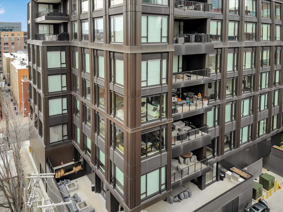 21 May Street, Chicago, IL 60607