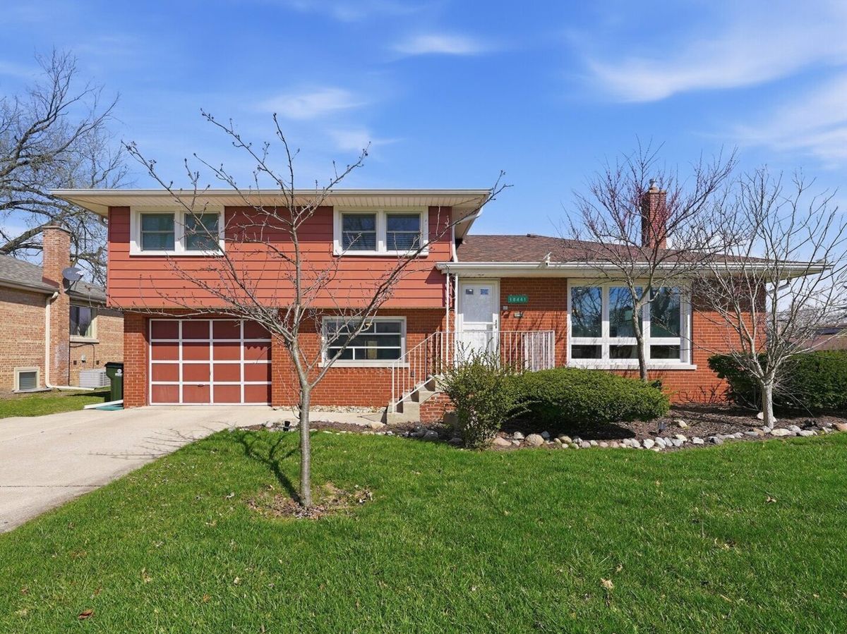 18441 Marshfield Avenue, Homewood, IL 60430