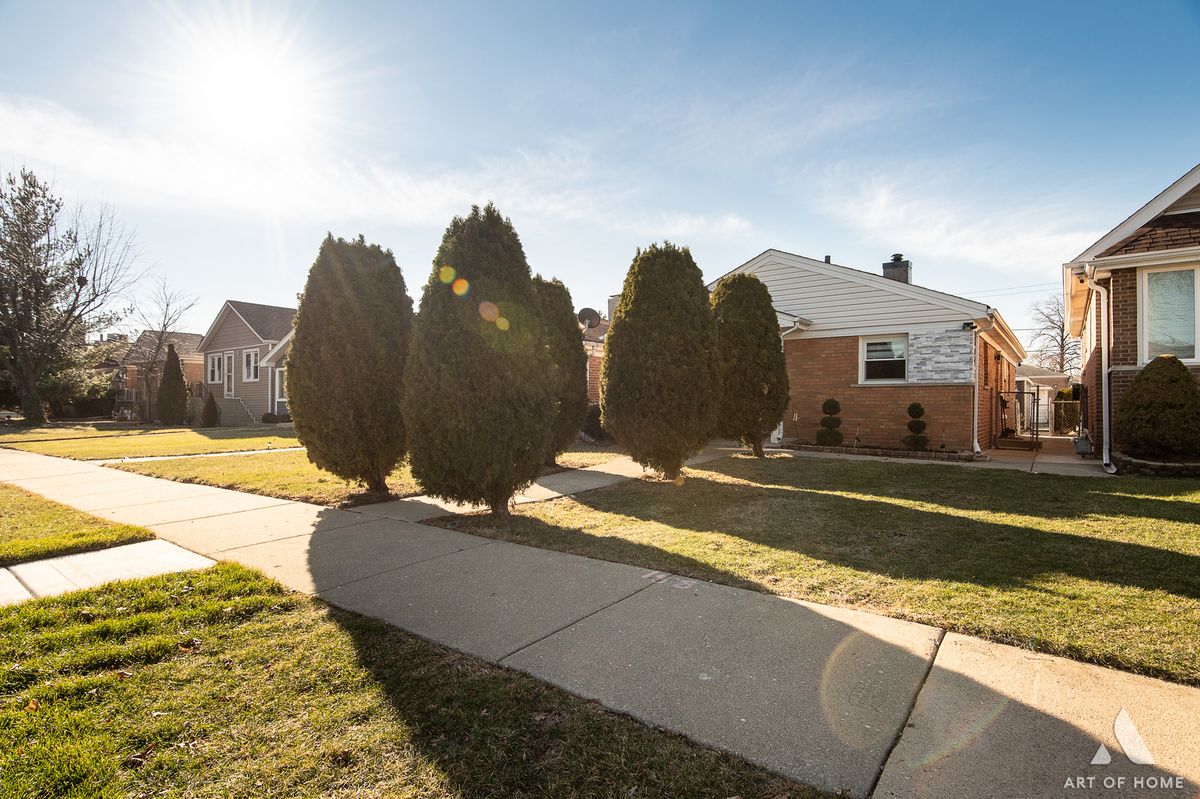 7828 Lotus Avenue, Burbank, IL 60459