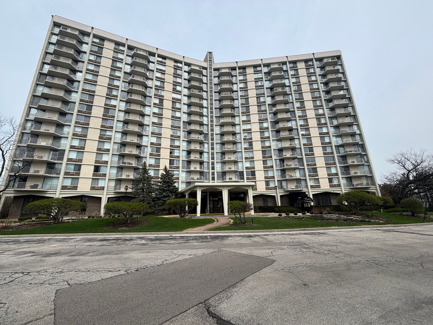 40 N Tower Road #10 — Oak Brook, IL 60523