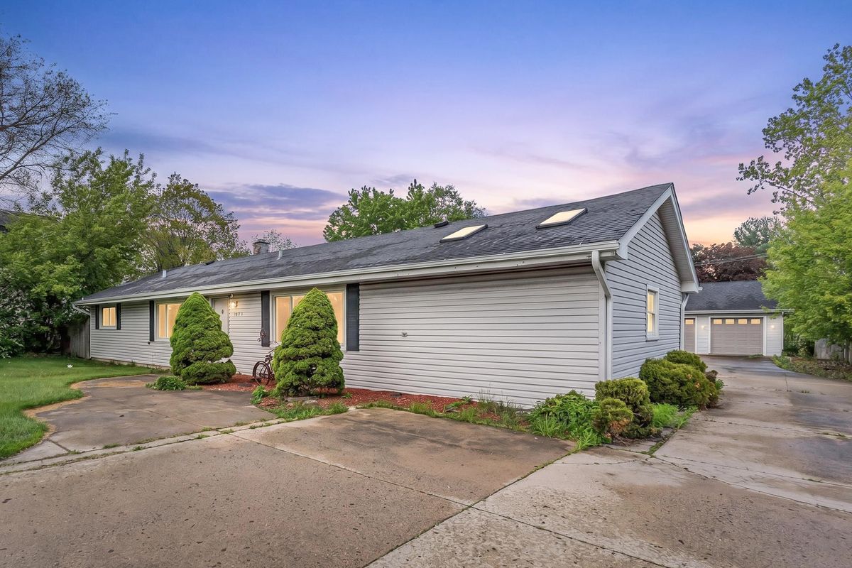1275 Bloomingdale Road, Glendale Heights, IL 60139