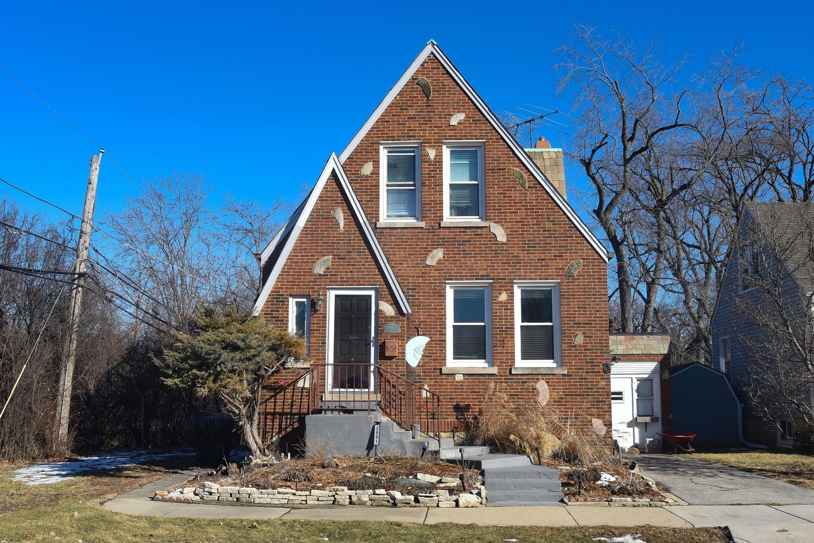 3901 Custer Avenue — Lyons, IL 60534