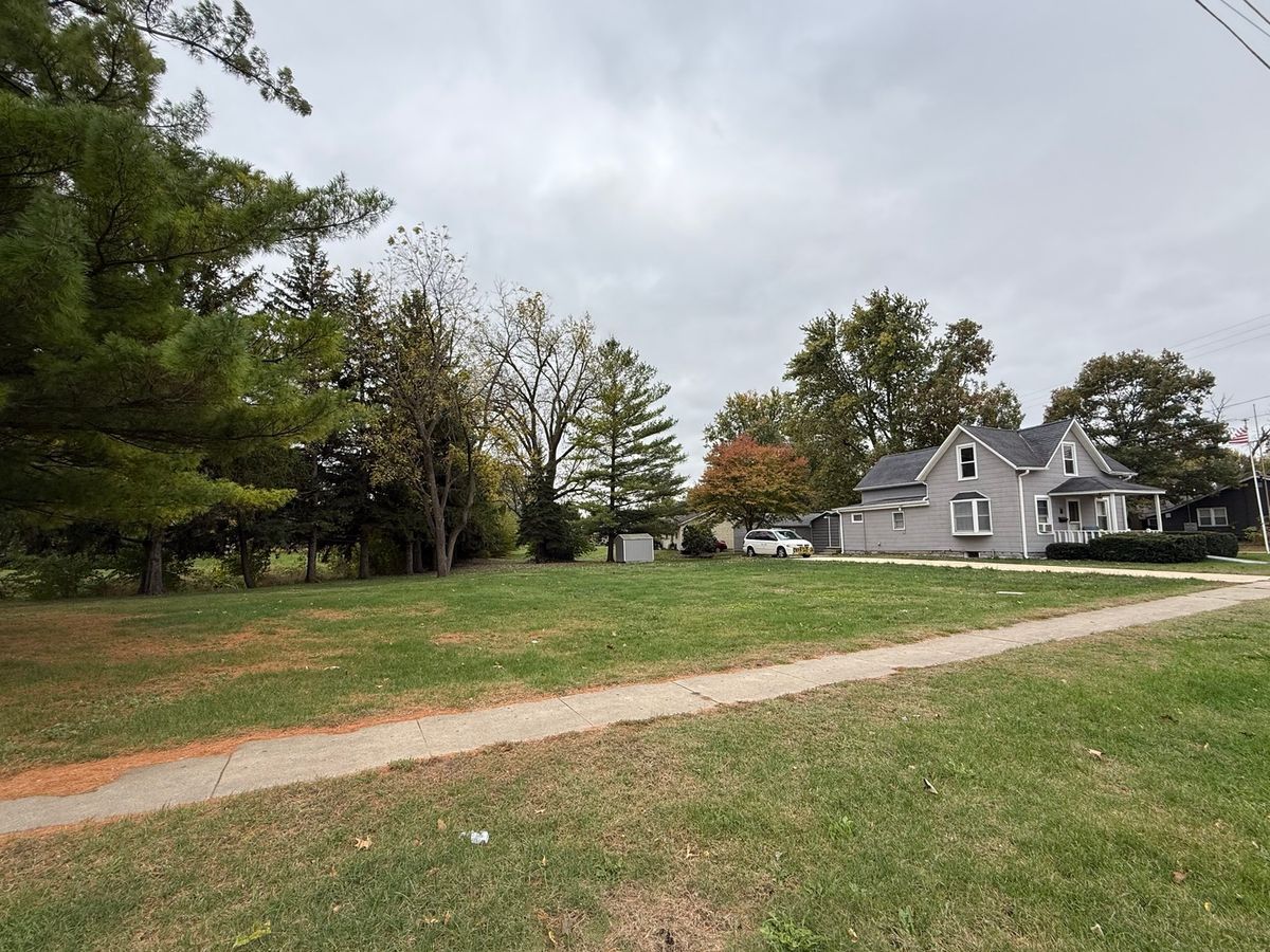 1 E Main Street, Amboy, IL 61310