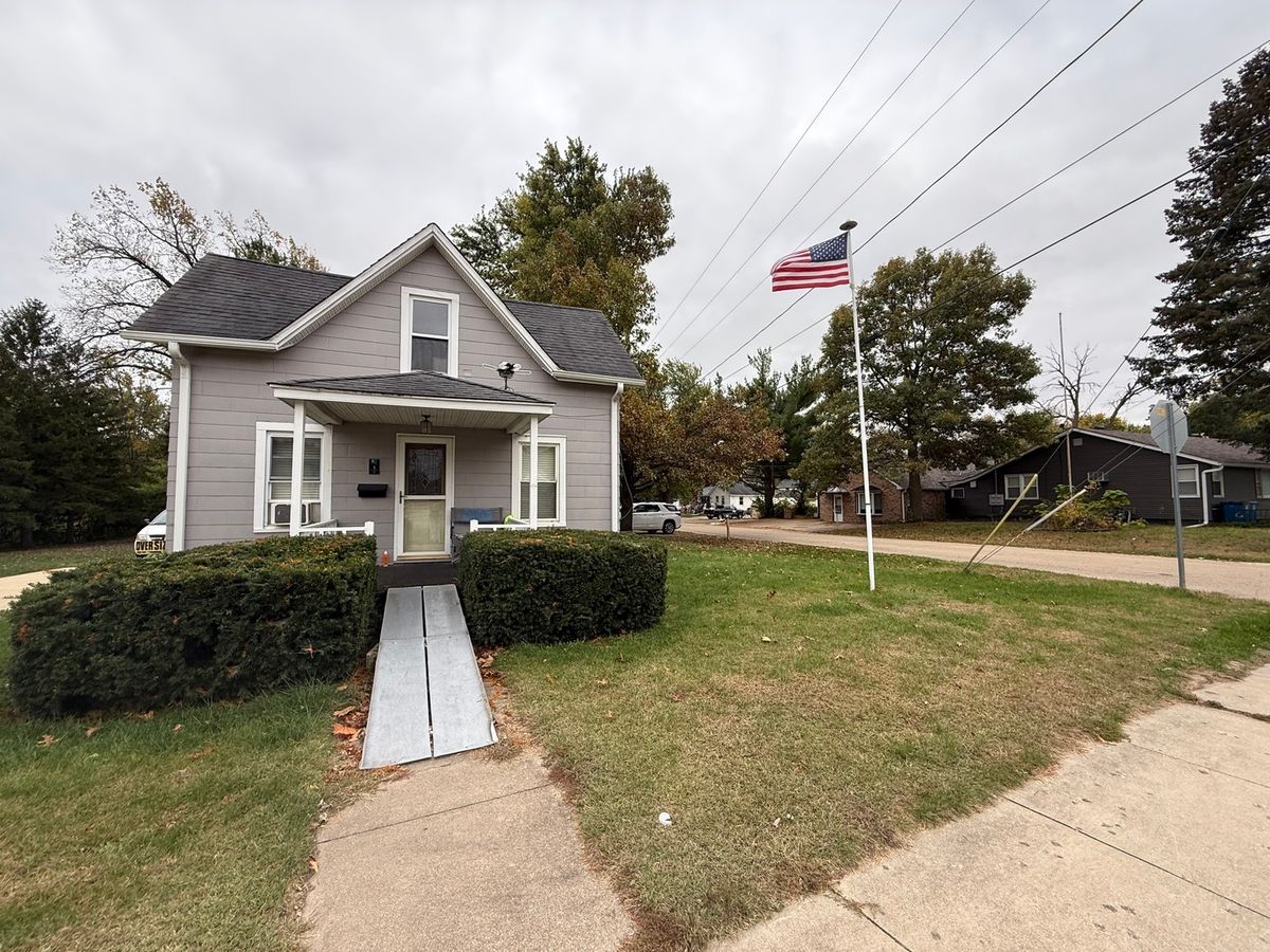 1 E Main Street, Amboy, IL 61310