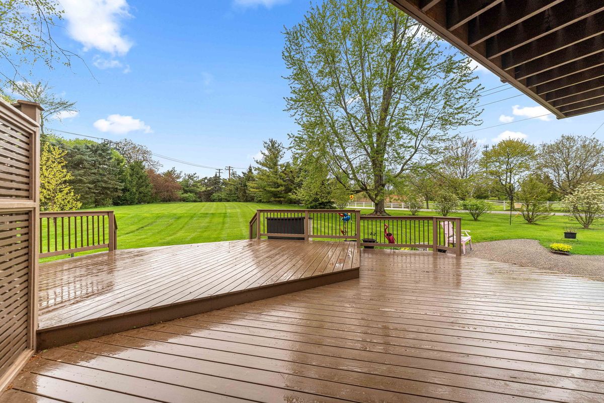 2 Rutgers Court, Hawthorn Woods, IL 60047