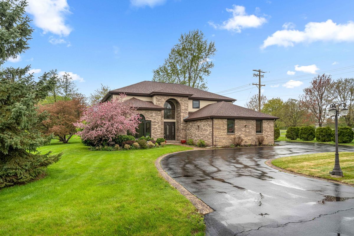 2 Rutgers Court, Hawthorn Woods, IL 60047