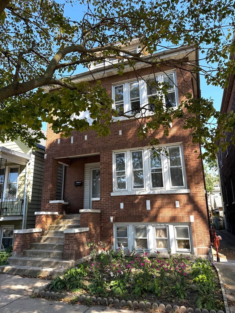 4357 Whipple Street, Chicago, IL 60632