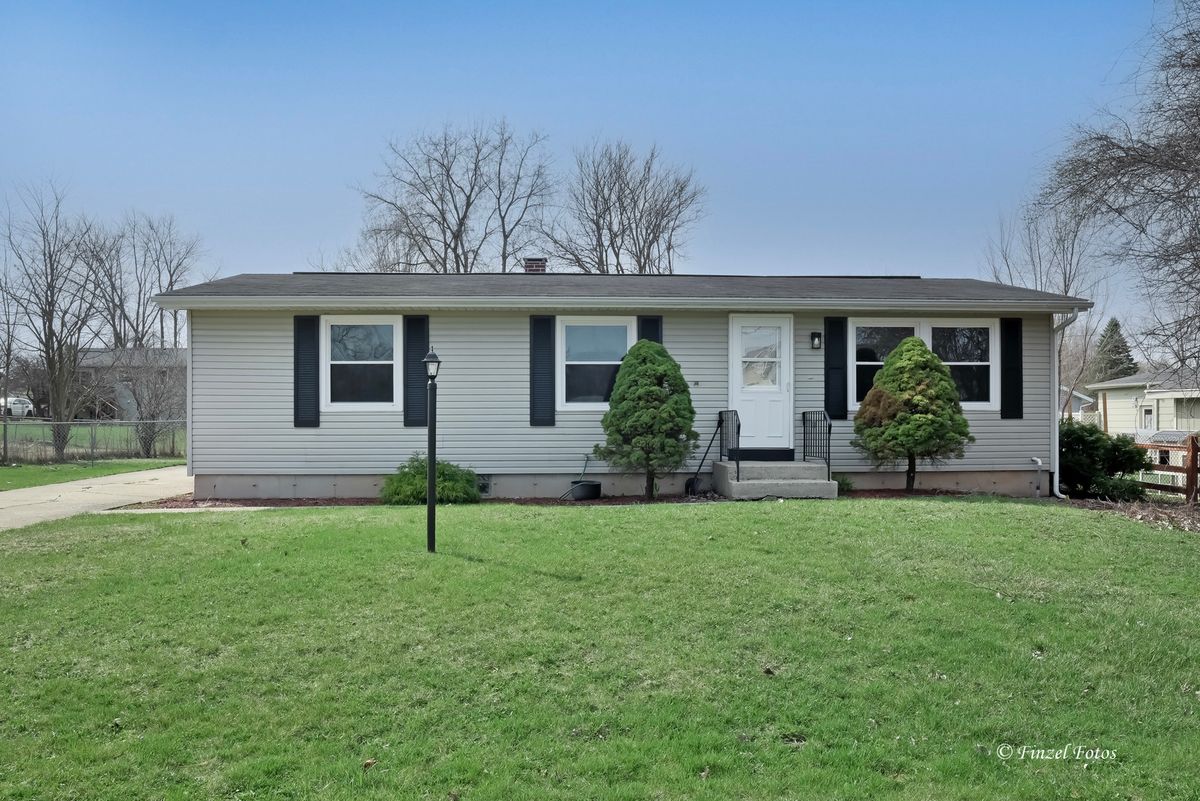 2411 Lincoln Road, McHenry, IL 60051