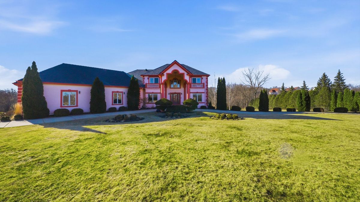 9 Falcon Lakes Drive, South Barrington, IL 60010