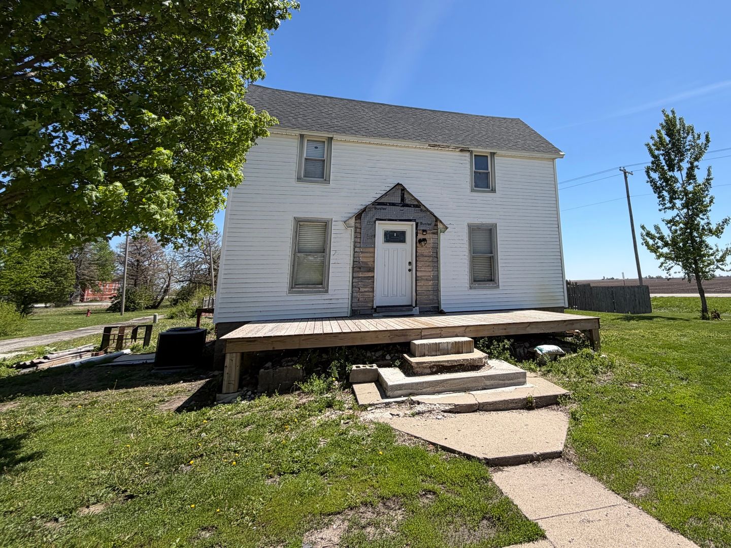 2 Missouri Street — Hindsboro, IL 61930