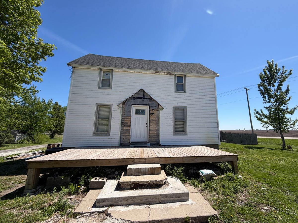 2 Missouri Street, Hindsboro, IL 61930
