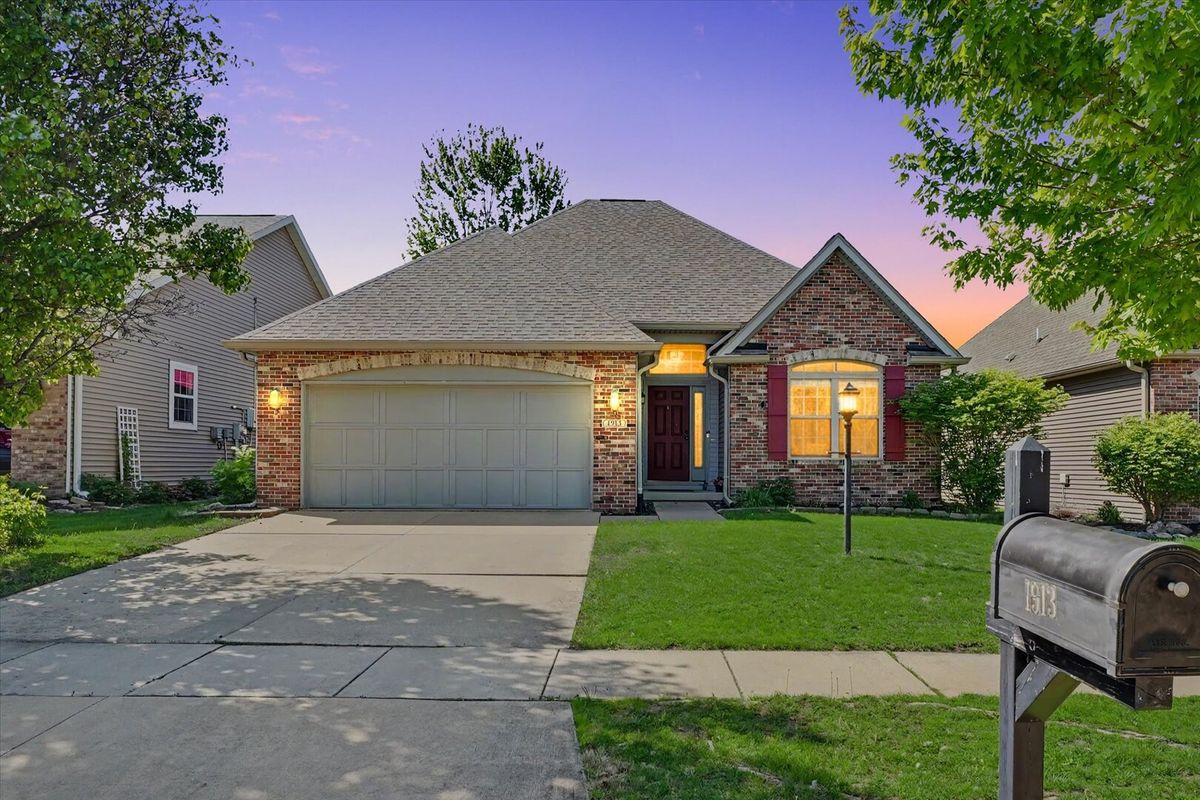 1913 Quail Run Drive, Mahomet, IL 61853