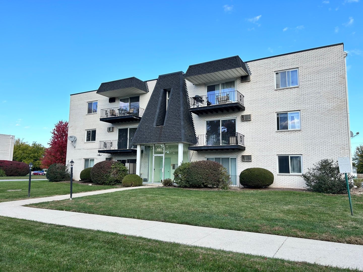 12817 CARRIAGE Lane #1 — Crestwood, IL 60418
