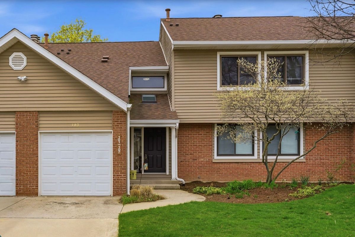 101 Windwood Court, Buffalo Grove, IL 60089