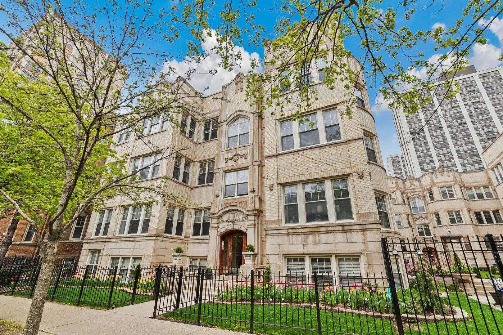 824 W Sunnyside Avenue #3 — Chicago, IL 60640