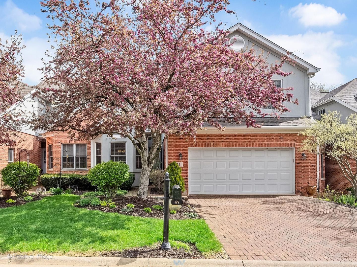 45 S Driveway — Glen Ellyn, IL 60137