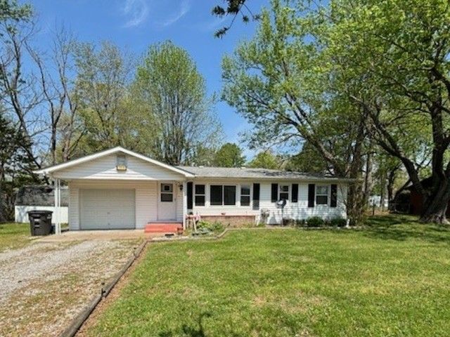 1518 E Grand Avenue — Carbondale, IL 62901
