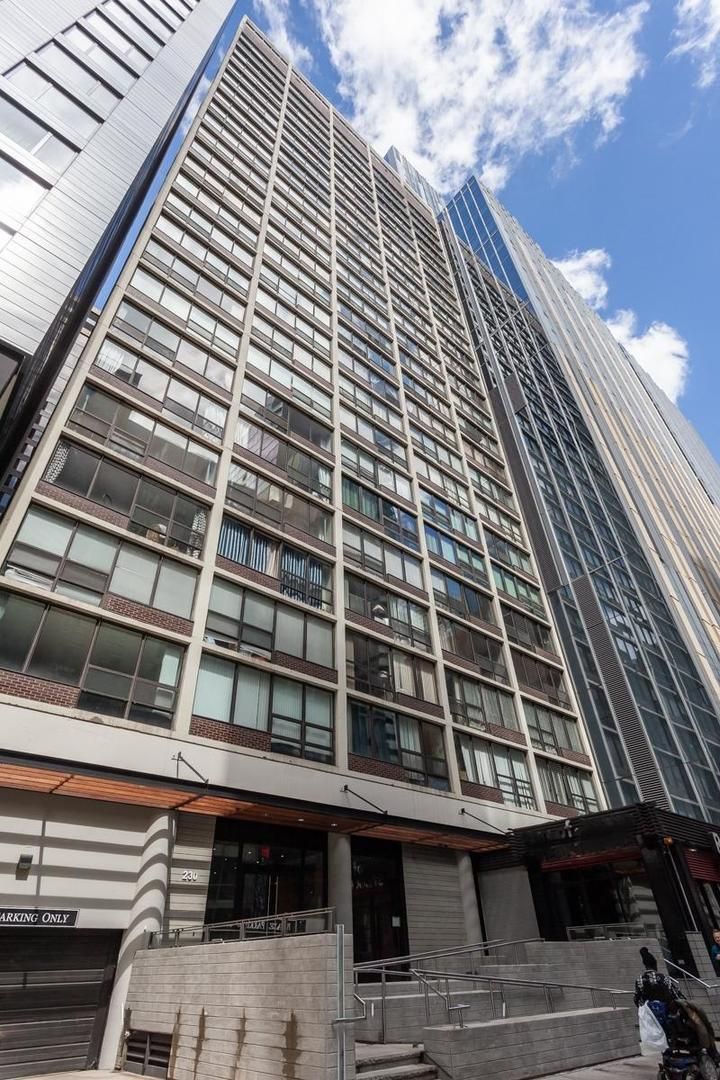 230 Ontario Street, Chicago, IL 60611
