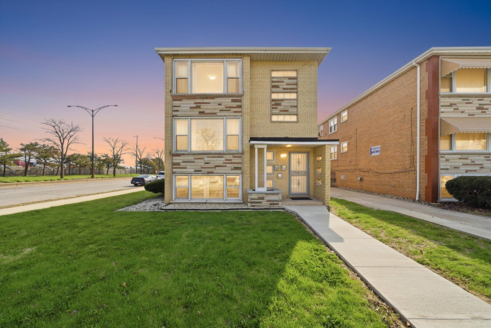 7901 S Whipple Street — Chicago, IL 60652