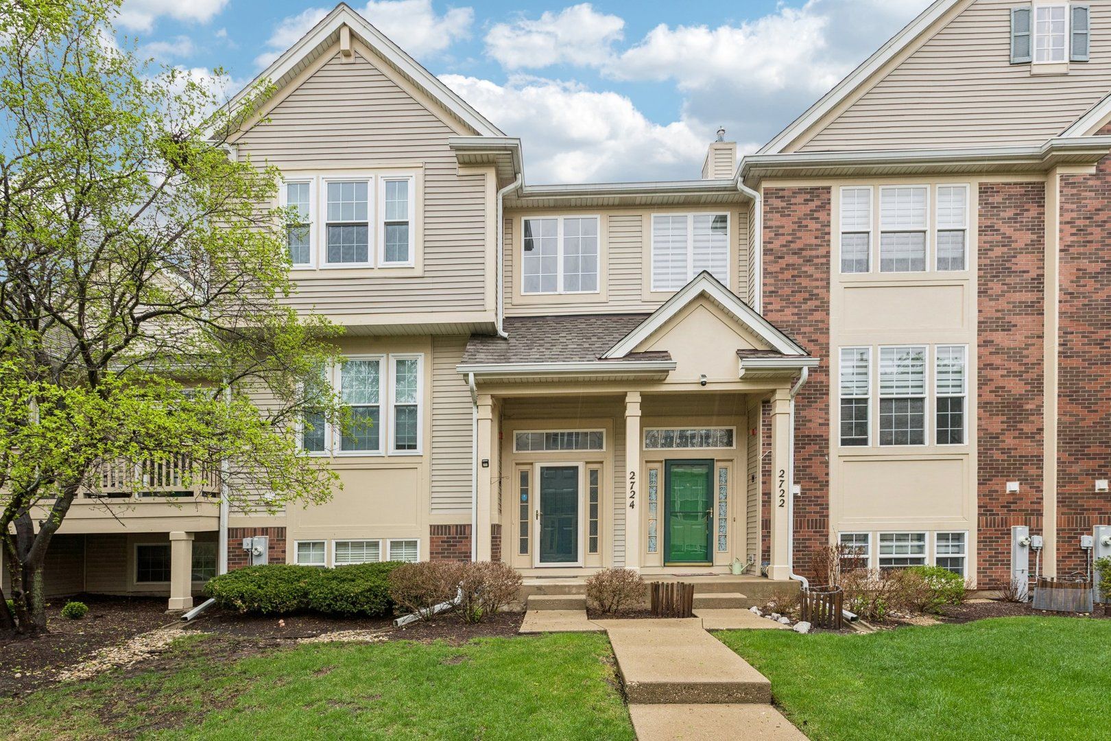 2724 N GREENWOOD Avenue — Arlington Heights, IL 60004