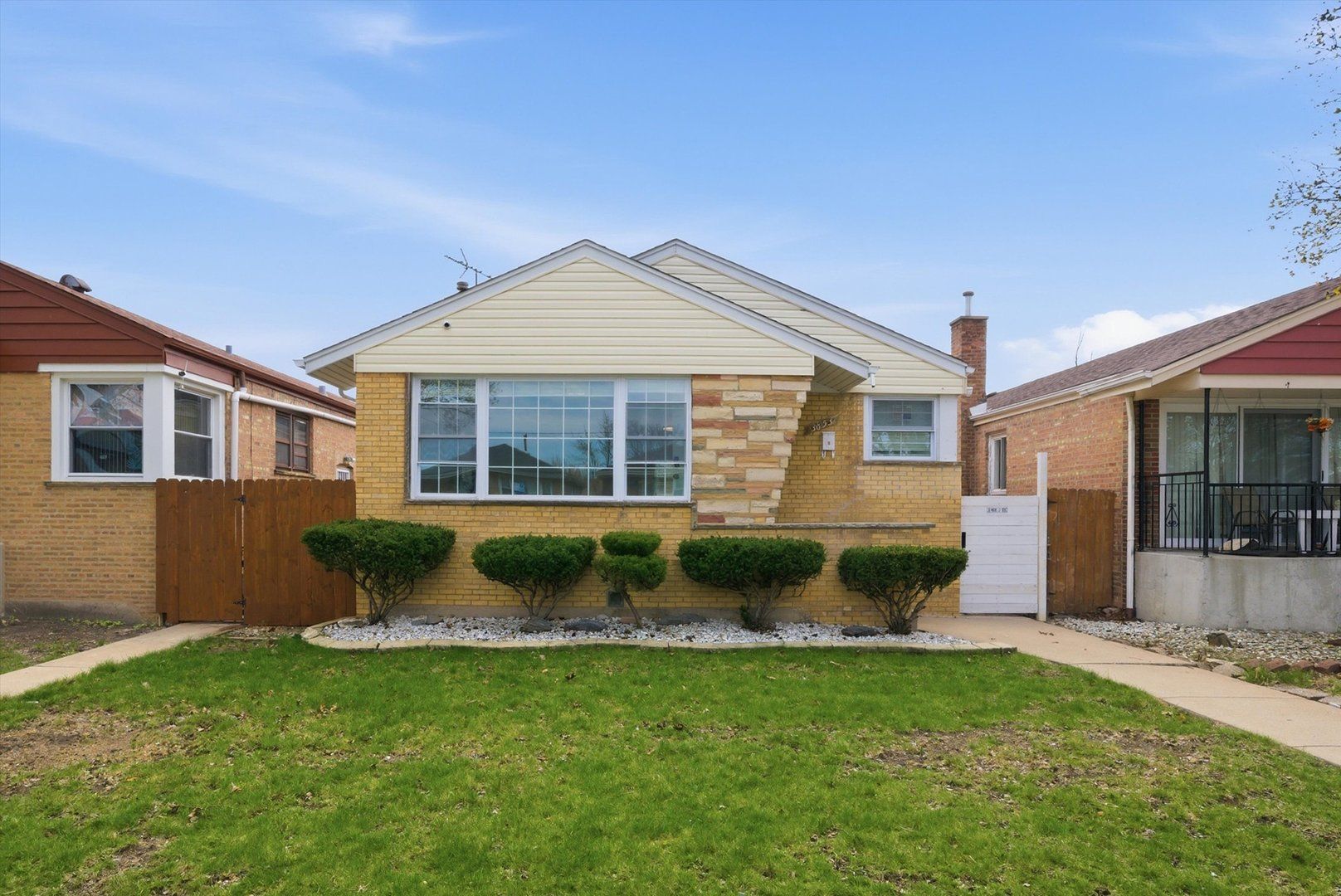 3853 W 83rd Place — Chicago, IL 60652