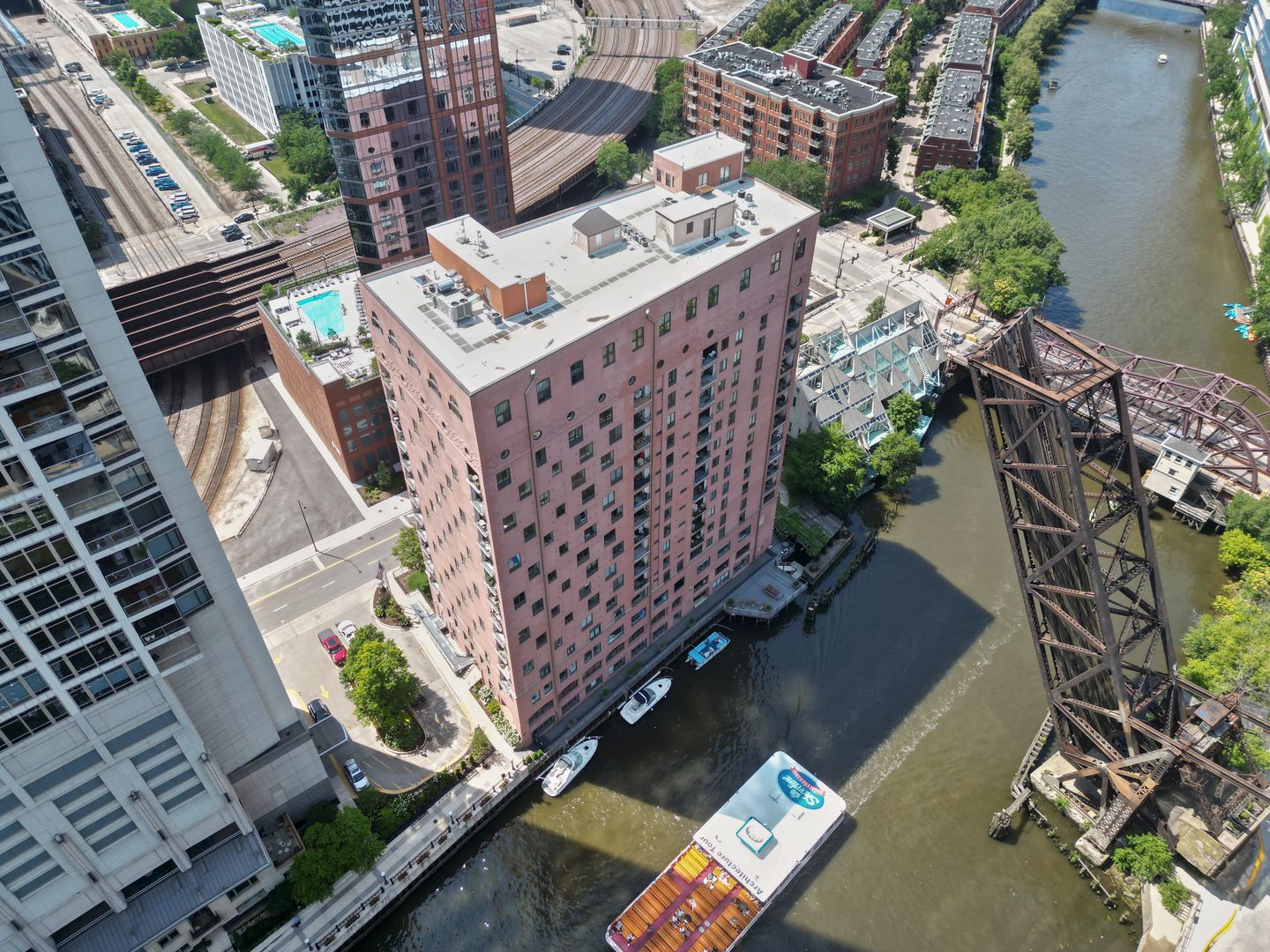 355 N CANAL Street #C101 — Chicago, IL 60606