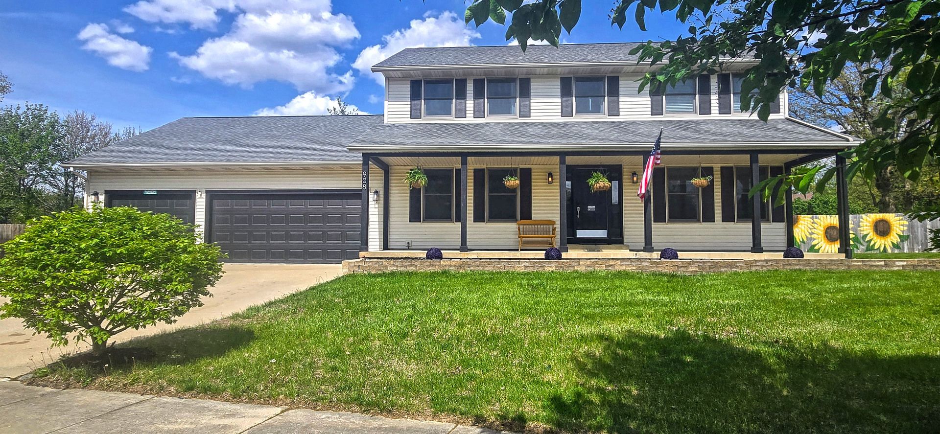 908 Edgewood Drive — Mahomet, IL 61853