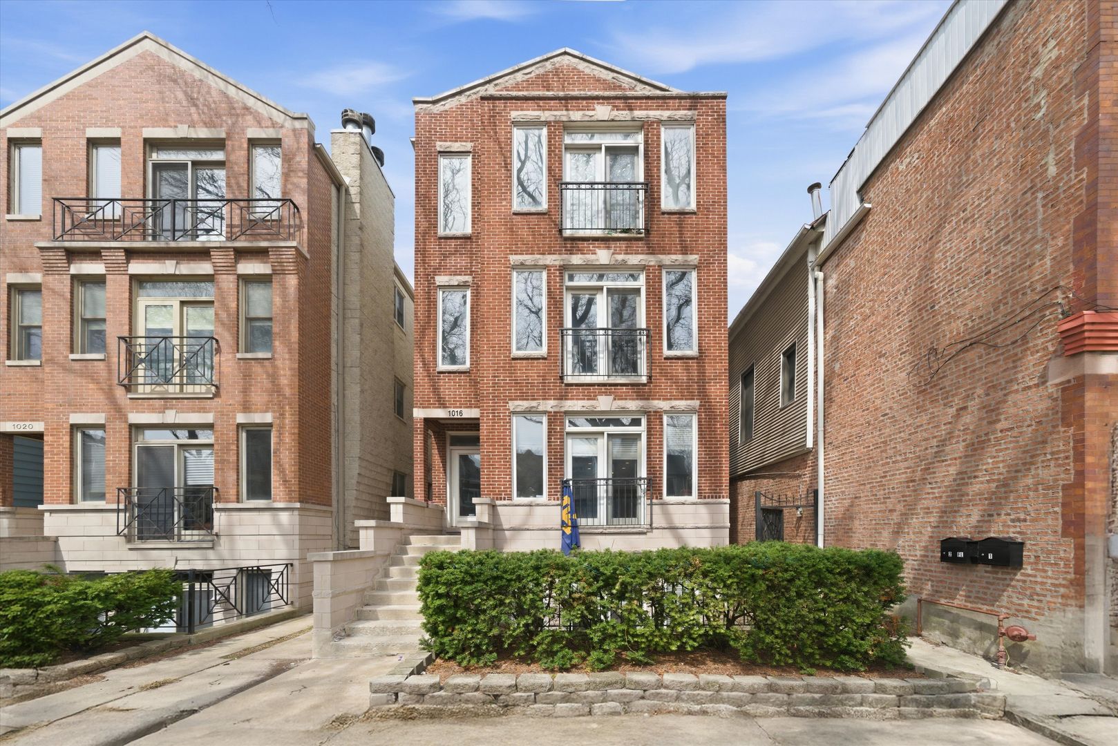 1016 W George Street #2 — Chicago, IL 60657