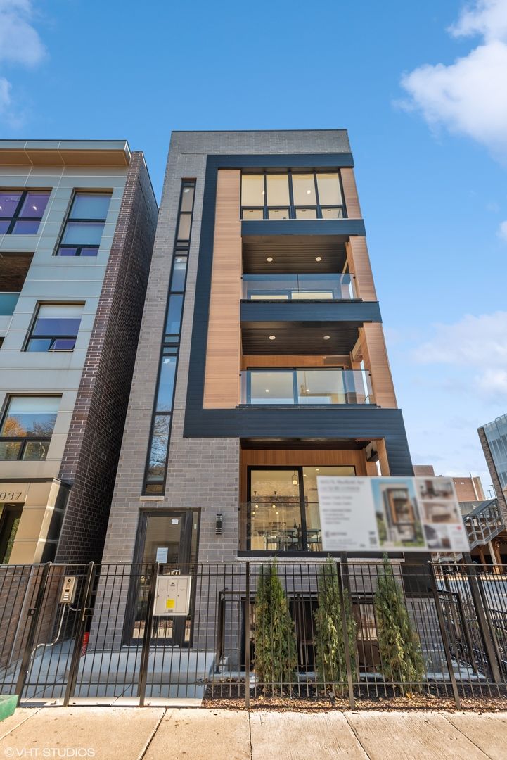 3035 N Sheffield Avenue #2 — Chicago, IL 60657