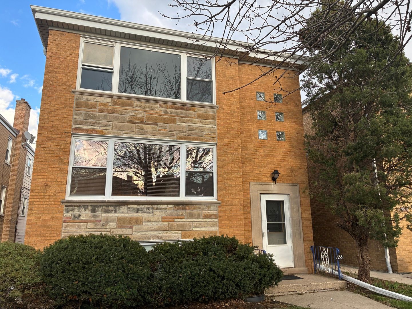 5555 N Mango Avenue #1 — Chicago, IL 60630