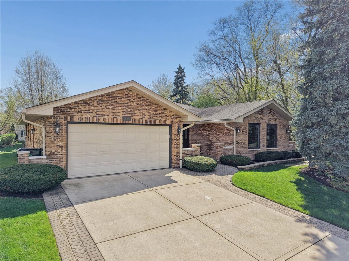 897 W Kelly Ann Drive — Palatine, IL 60067
